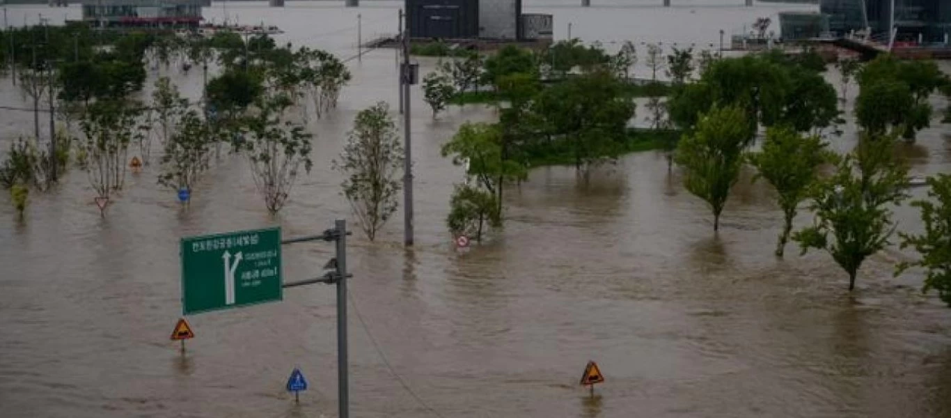 Νότια Κορέα: 13 άνθρωποι έχασαν τη ζωή τους και 13 αγνοούνται από τις φονικές πλημμύρες (βίντεο)